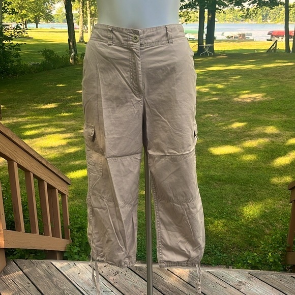 Saks Fifth Ave Threads cargo style capris 12 - Picture 1 of 7